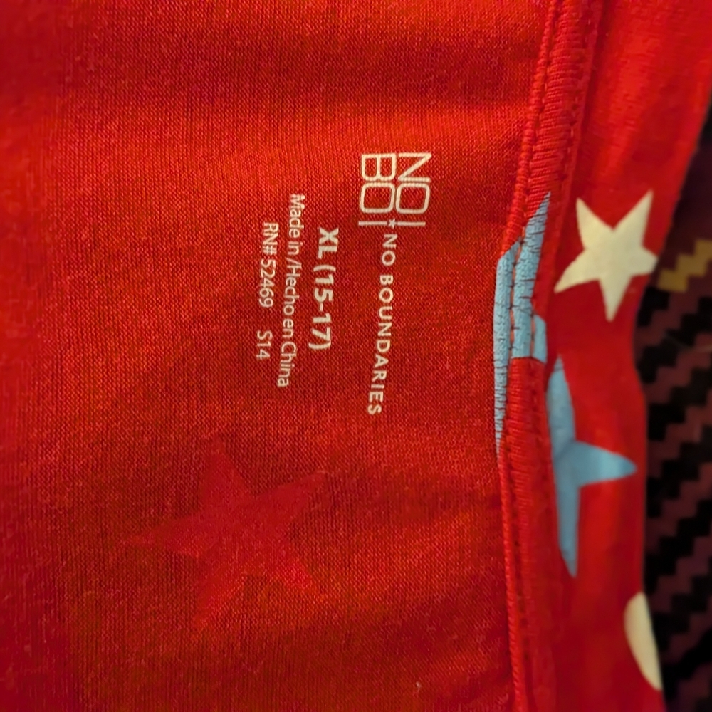 Red Star Pattern  Shirt - Picture 3 of 3